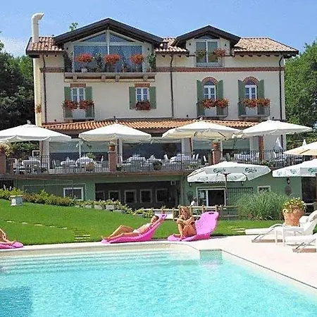 Baroni Hotel